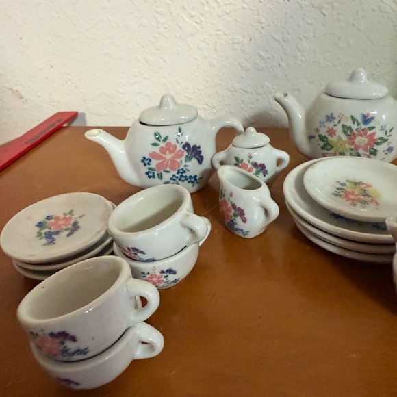 Floral Miniature Tea Set - Picture 4 of 11